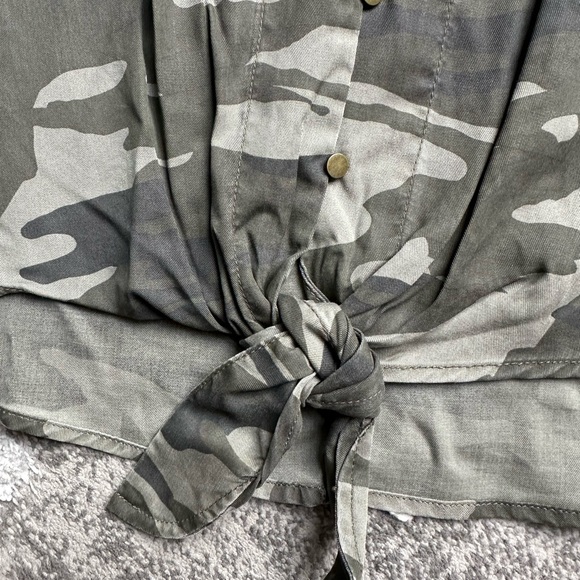 Camo Women’s Button Down Top - Picture 2 of 3